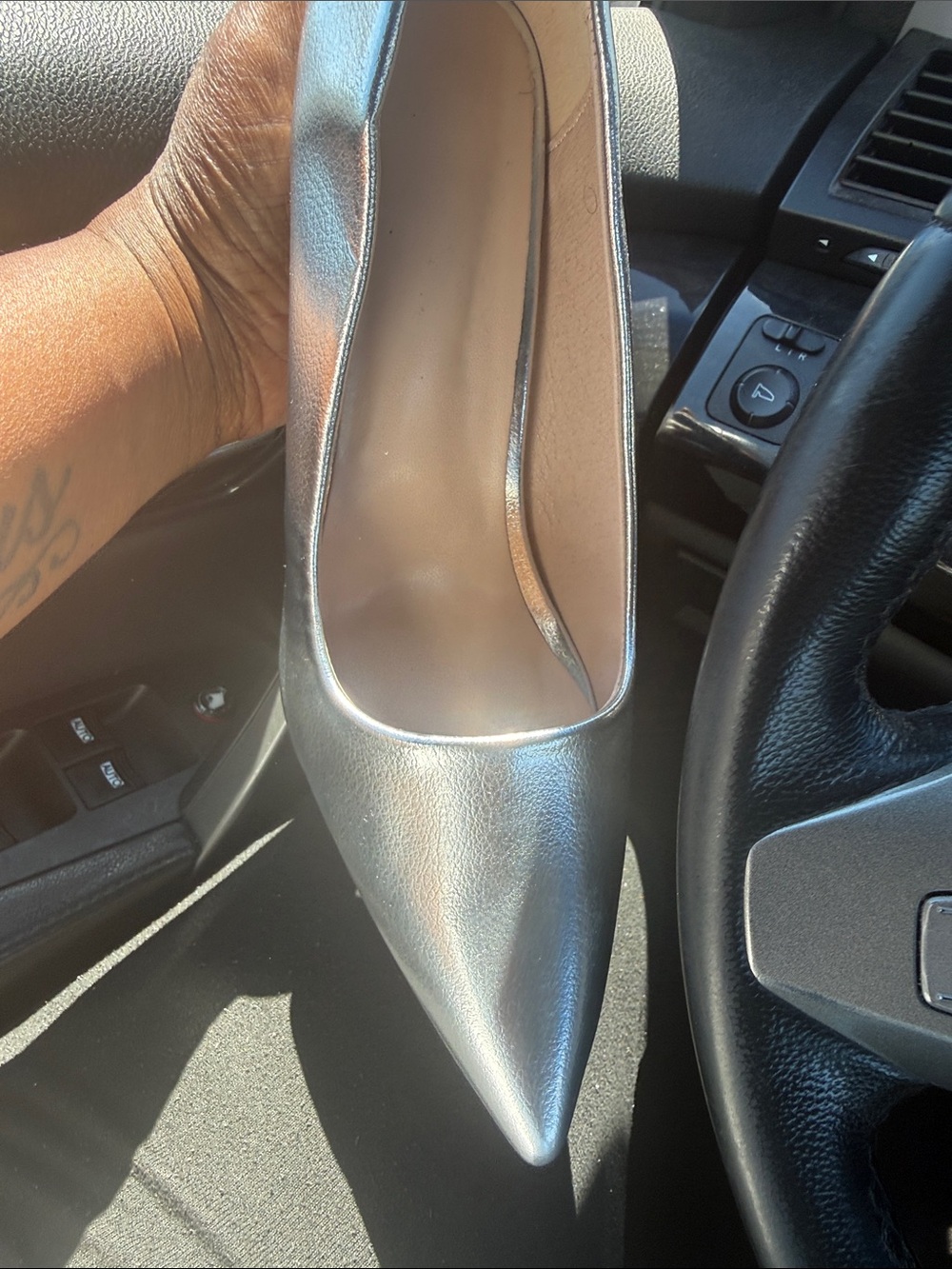 Women's Silver Pointed-Toe Pump only worn 20 mins in the church heel size 10